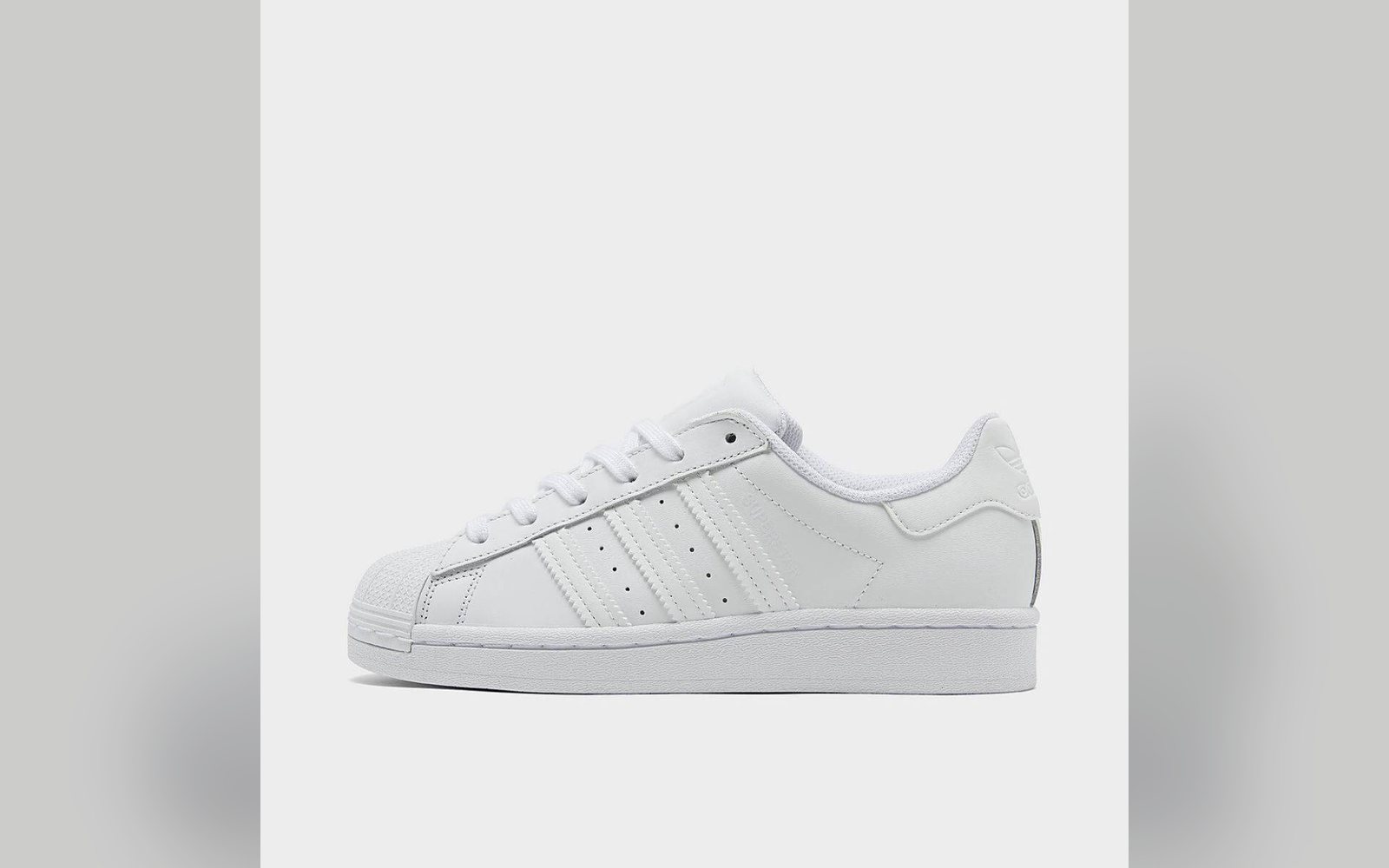 Sneaker bianca in foto da catalogo