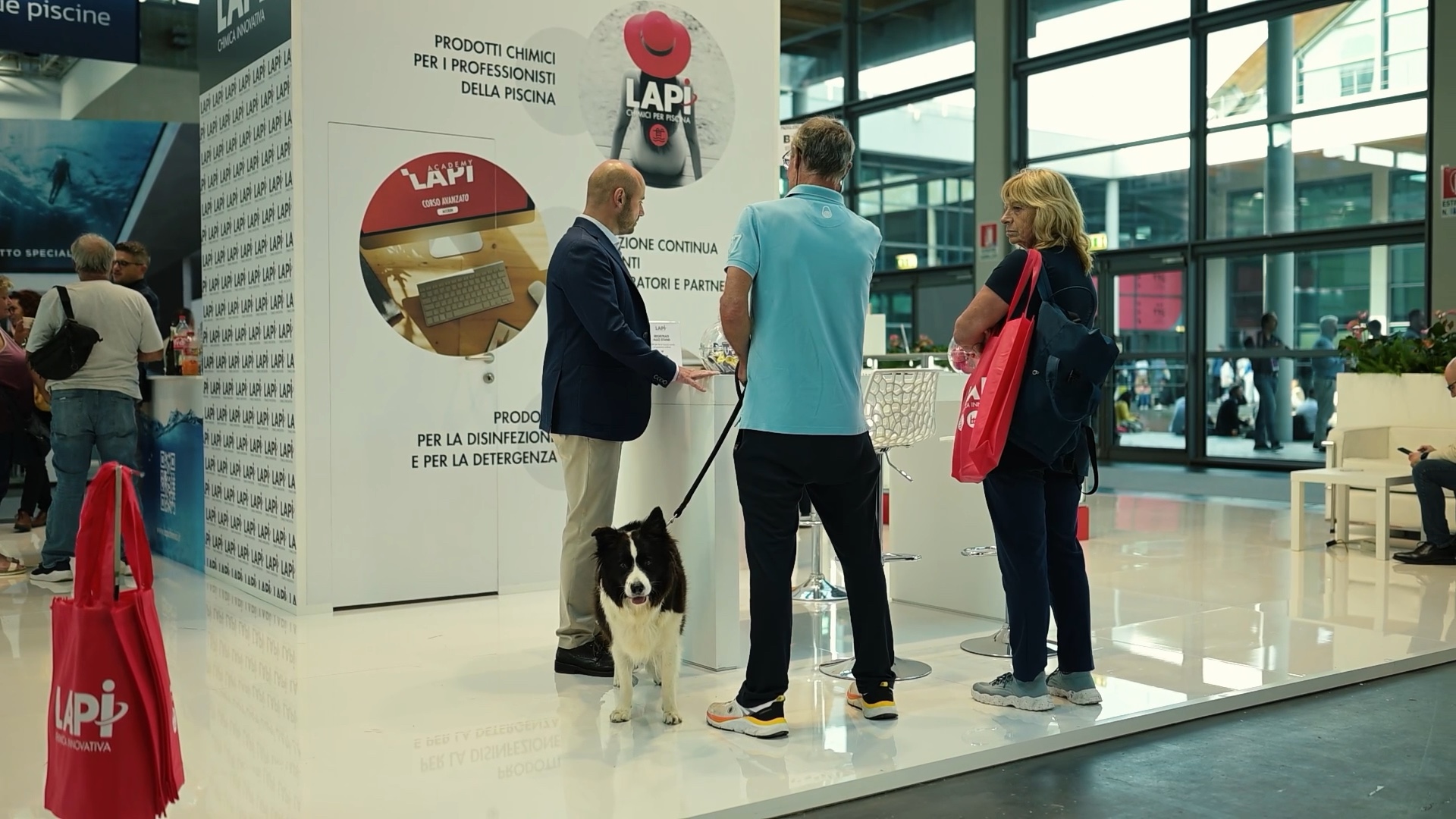 Prodotti chimici per piscina allo stand LAPI Chimici in fiera