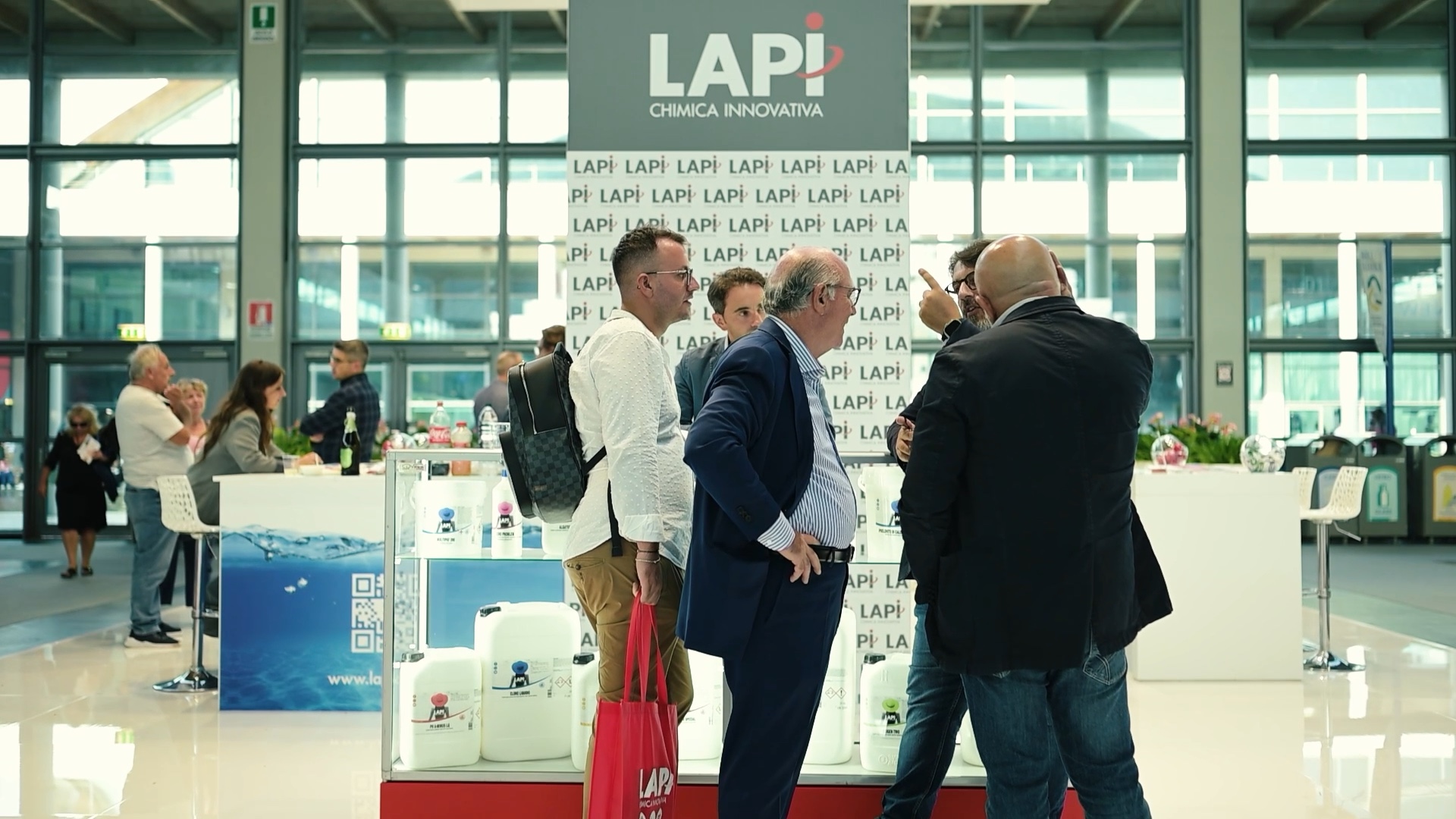Incontri con i clienti allo stand LAPI Chimici in fiera