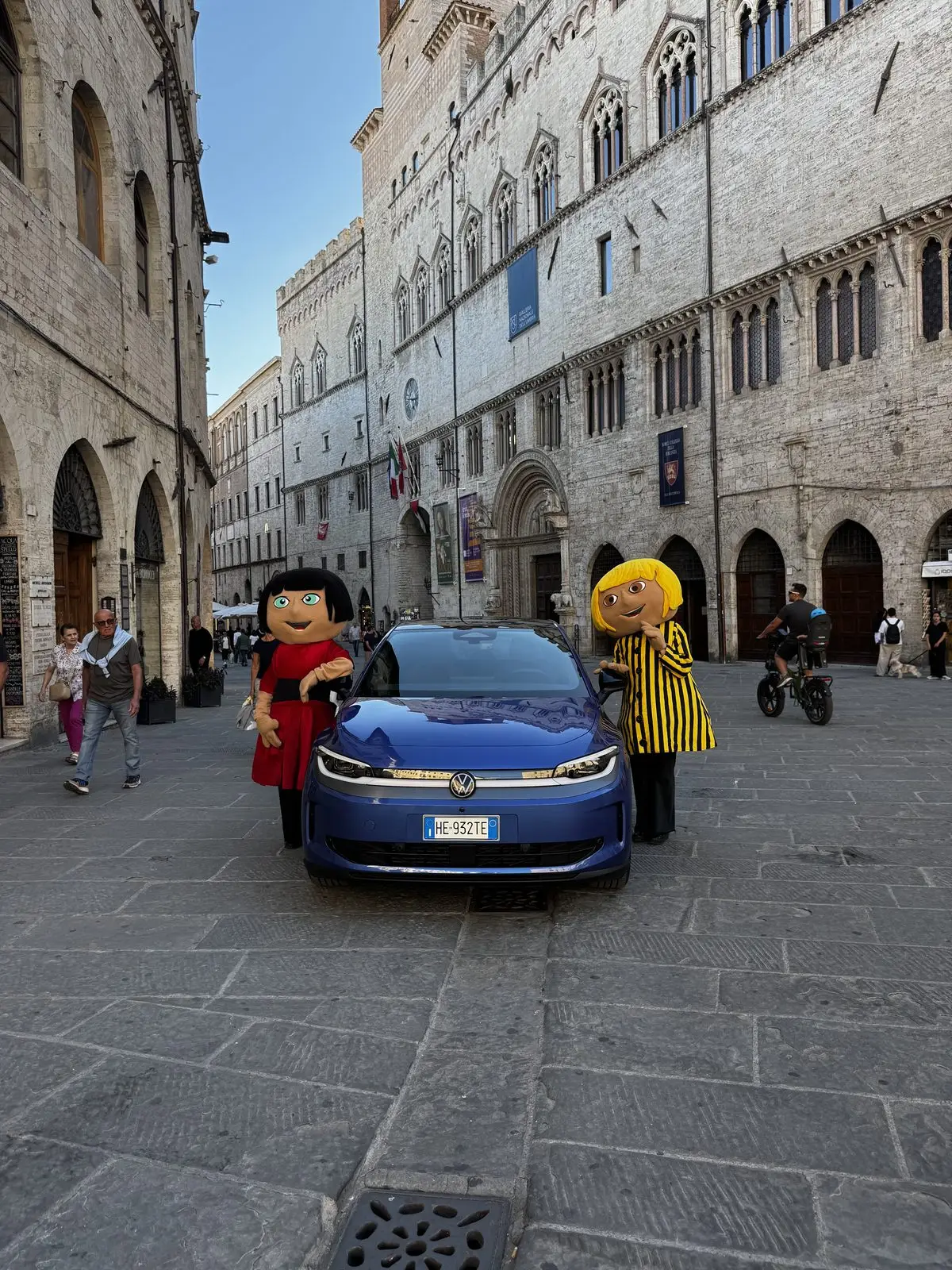 backstage-mascotte-id-polo-piazza-iv-novembre