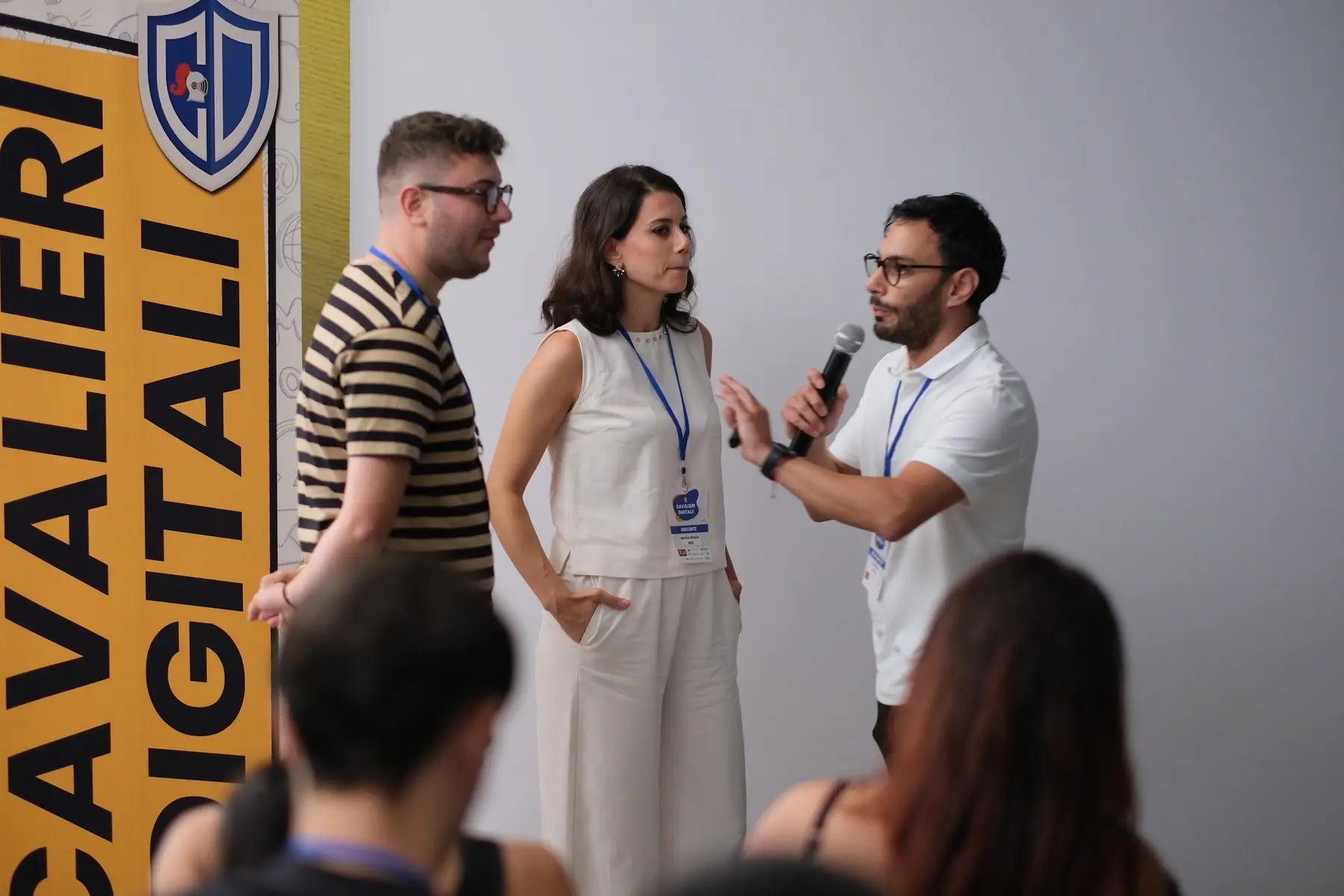 Intervista dal vivo con due ospiti durante il talk
